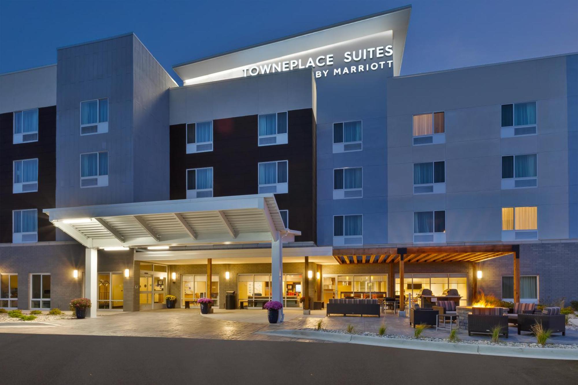 Towneplace Suites By Marriott Grand Rapids Airport Southeast Exterior photo