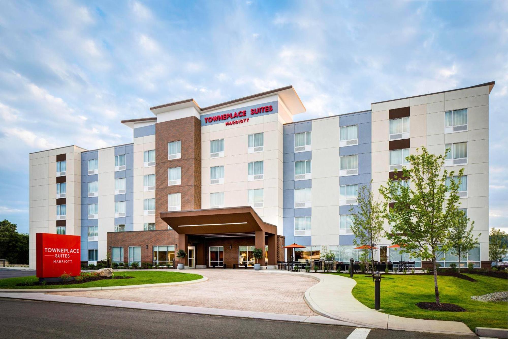 Towneplace Suites By Marriott Grand Rapids Airport Southeast Exterior photo