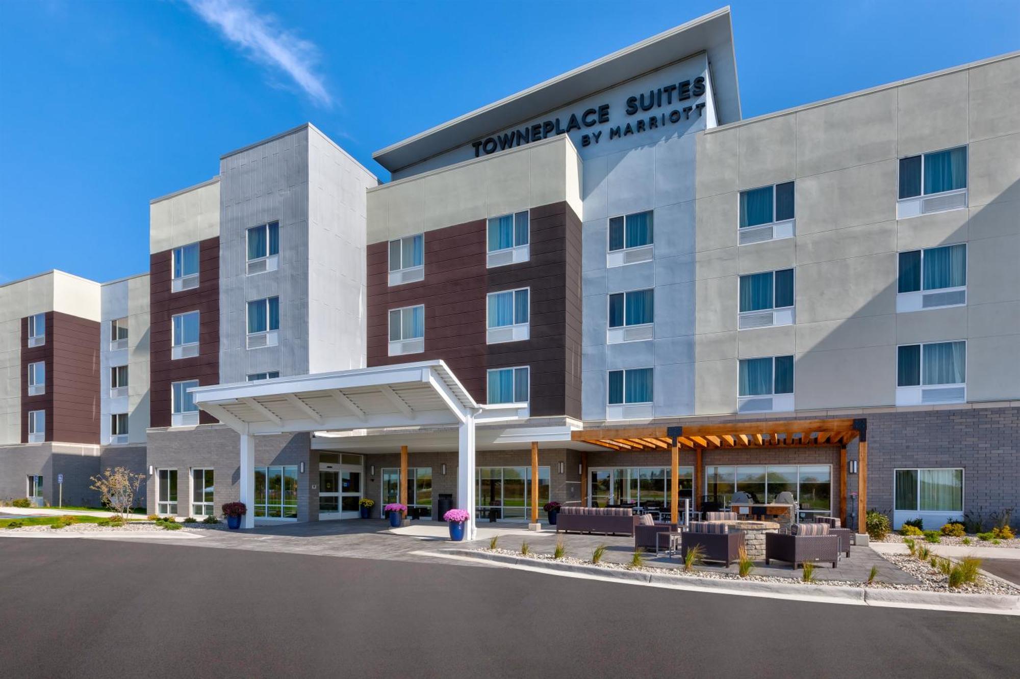 Towneplace Suites By Marriott Grand Rapids Airport Southeast Exterior photo